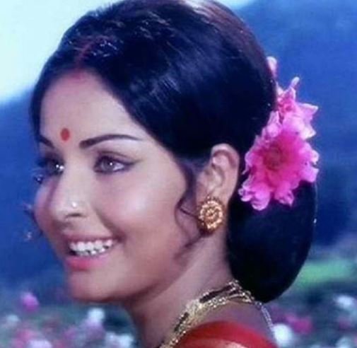 RAKHEE 4.JPG