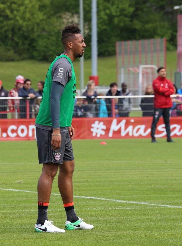 Jerome_Boateng_Training_2017-05_FC_Bayern_Muenchen-3.jpg