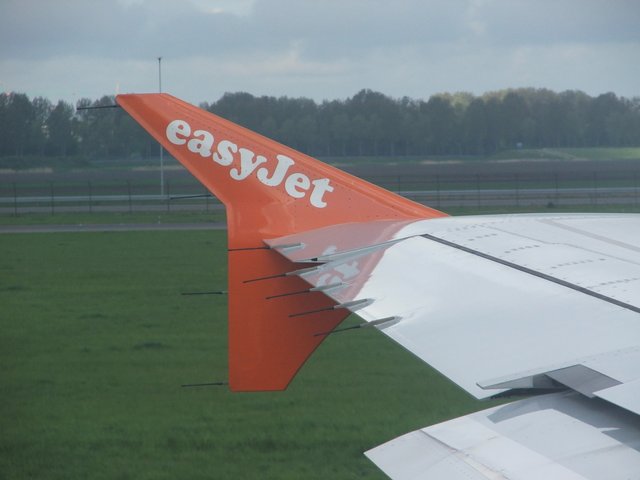 G-EZDB easyJet -A319 III.JPG