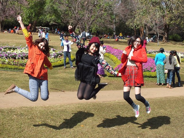 girls-1171170_1280.jpg