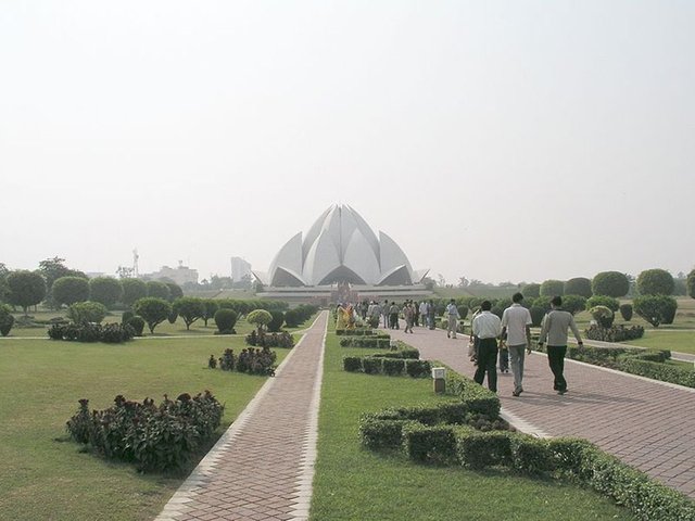 800px-Lotus_Temple,_New_Delhi.jpg