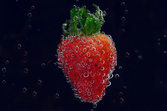 strawberry-3317983_1280.jpg