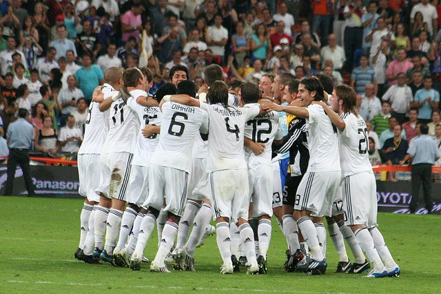 800px-Real_Madrid-ValenciaSupercopa_de_España.jpg