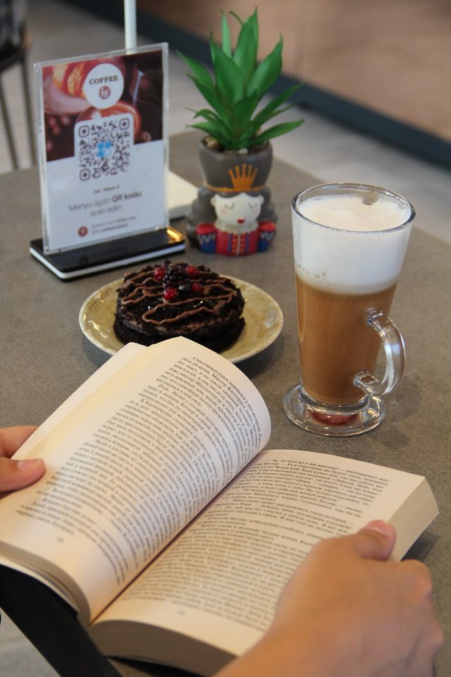 free-photo-of-man-reading-book-in-a-coffee-shop.jpeg