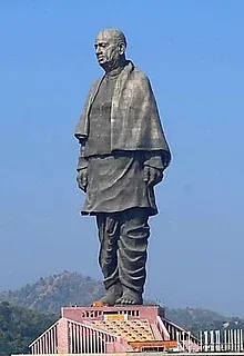 220px-‘Statue_of_Unity’,_on_the_occasion_of_the_Rashtriya_Ekta_Diwas,_at_Kevadiya,_in_Narmada_District_of_Gujarat_on_October_31,_2018_(1)_(cropped).JPG