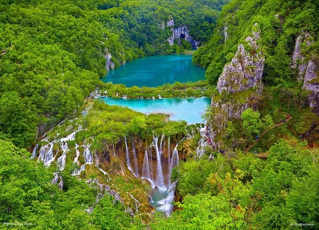 Plitvice-Lakes-National-Park-in-Croatia.jpg