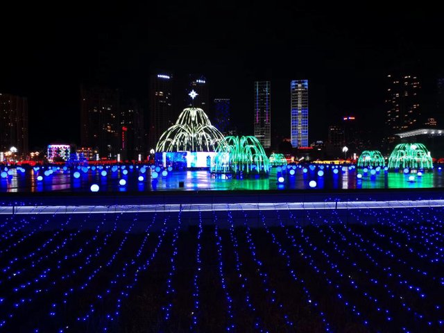 xiang烟花.jpg