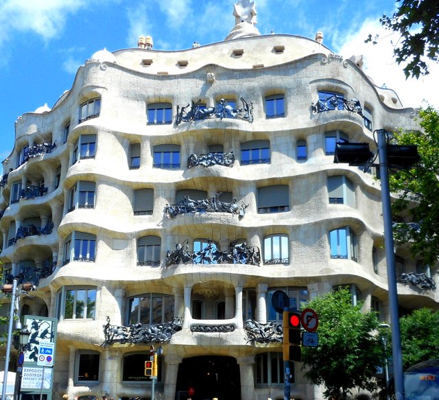 casa mila.JPG