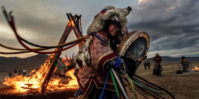mongolian-shamaness-or-buu-beats-her-drum-while-taking-part-with-in-picture-id986015782-hero-large-cba12ade-c56c-4d40-a3f1-257b7fb86b7d.jpg