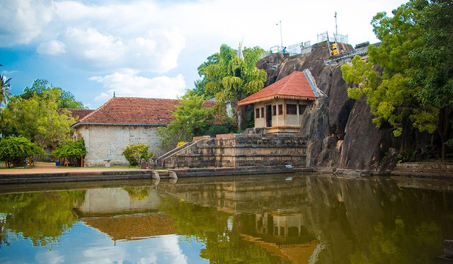 Isurumuniya-Temple-Sri-Lanka.jpg