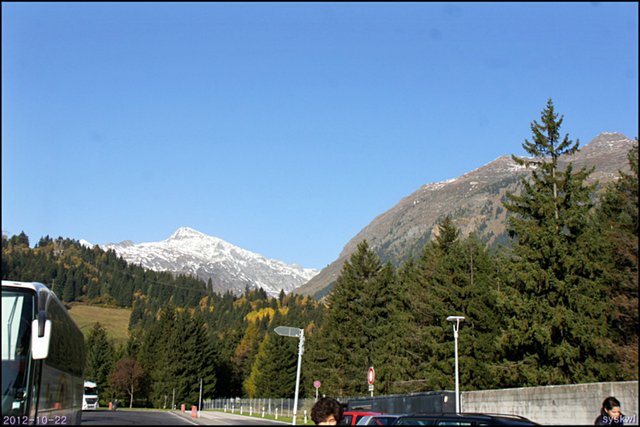 b-EU121022-170755.jpg