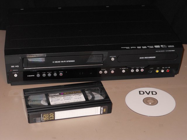 DVD VHS.jpg