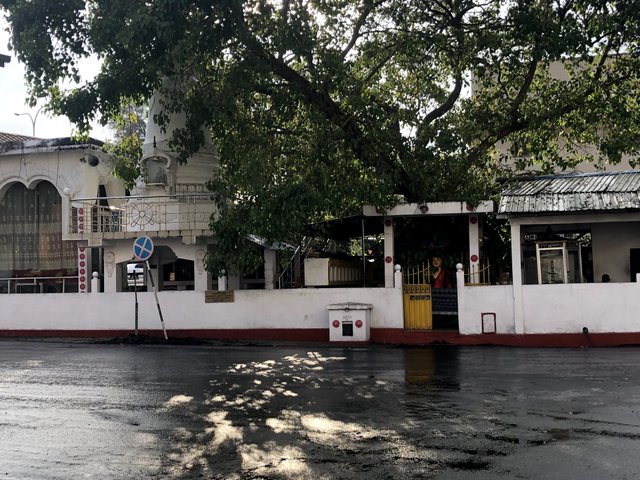 temple near galle bus stand buddhist.jpg