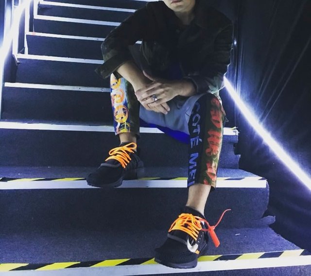 Air presto off white black 2024 on feet