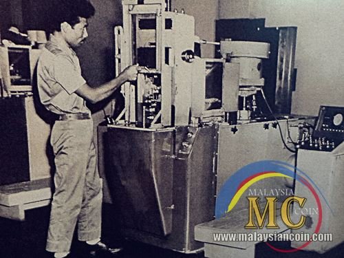 Kilang wang bank negara old minting press machine.JPG