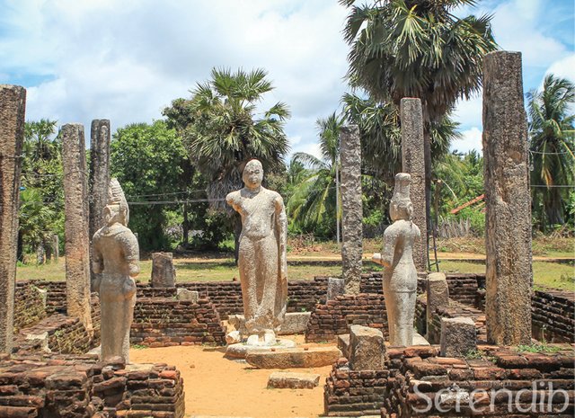 The statues at Muhudu Maha Viharaya depicting the royal meeting.jpg