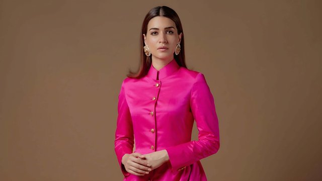 Kriti Sanon Radiates Elegance in Pink and Orange Layered Anarkali Gown.jpg