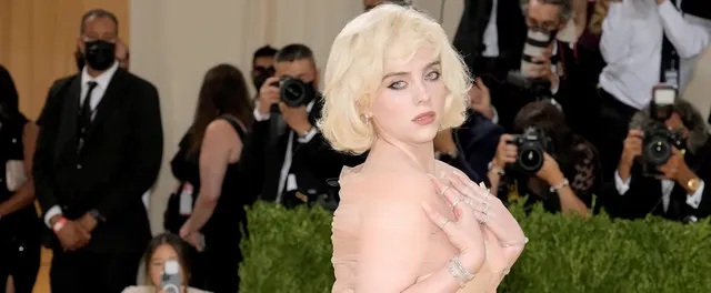 billie-eilish-blond-bob-hairstyle-met-gala.webp