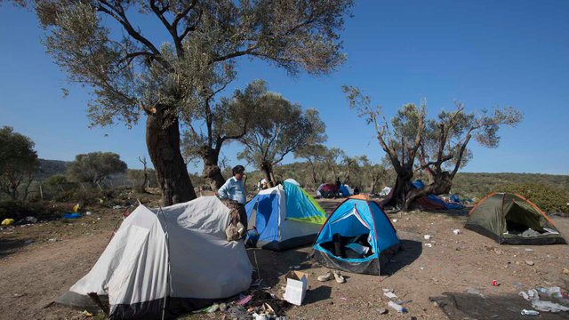 Refugee_Camp-Lesvos_Greece_by_Steve-Evans_CC_BY-NC_2-0_25582135410_4aea18e0df_o-BS-TB-Web.jpg