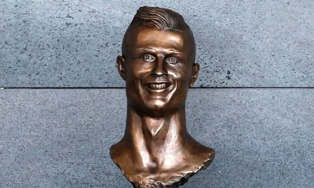 Cristiano-Ronaldo-Statue-Twitter-Jokes.jpg