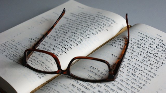 reading-glasses-4823719_1280.jpg