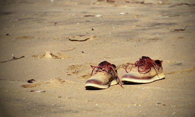 shoes_on_the_beach.jpg