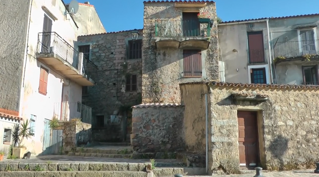 16.-Córcega-(Piana)-casas-de-piedra-1.png