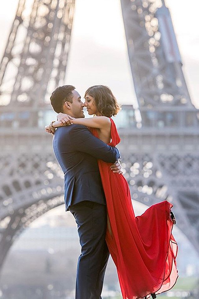 love-quotes-for-her-engaged-couple-romantic-paris-theparisianphotographers.jpg