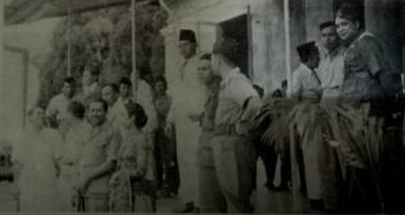 Pimpinan-Mentri-RI-Tahun-1948-di-Bukittinggi.jpg