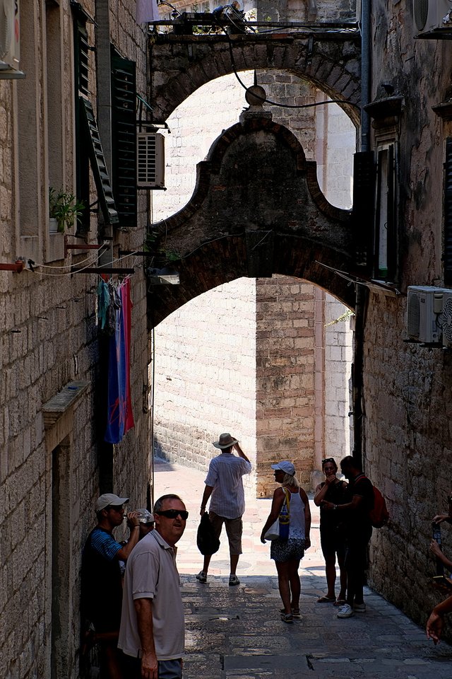 Kotor-Back-DSCF2220-rot-fs-steemit.JPG