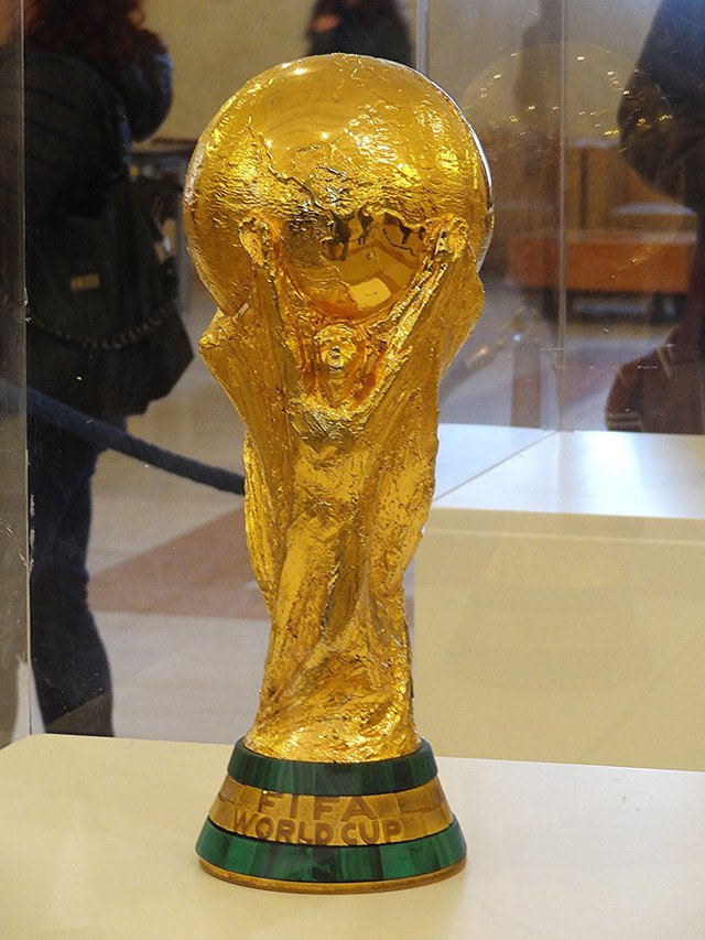 1200px-FIFA_World_Cup_Trophy.jpg