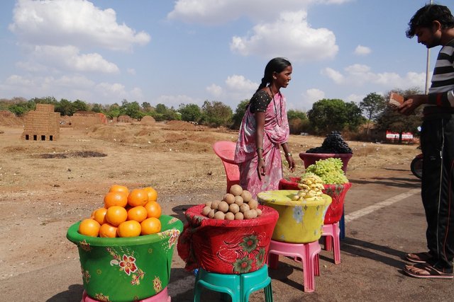 fruit-vendor-272228_1280.jpg