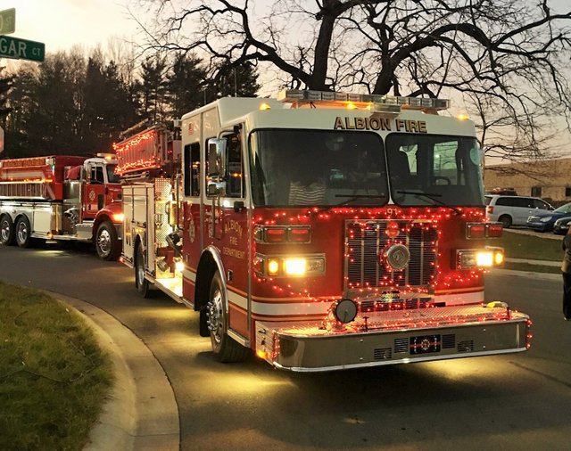 Christmas fire engine.JPG