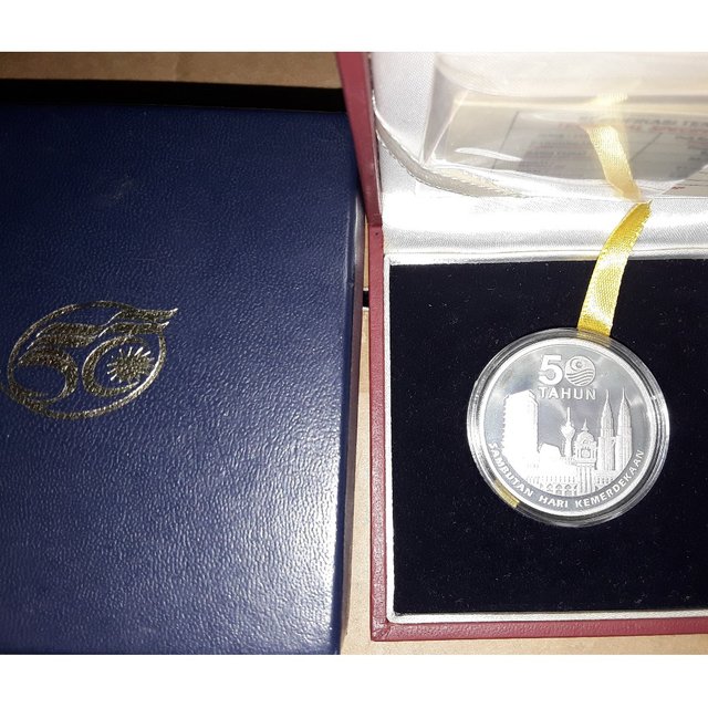 malaysia_50th_anniversary_of_independence_silver_proof_coin_with_box_rare_1521632631_b5ac97640.jpg