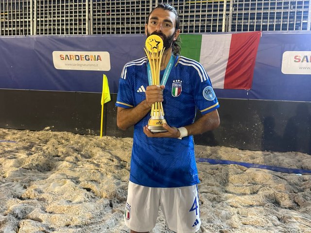 Genovali_Gianmarco,_vincitore_dell’europeo_di_Beach_soccer.jpg