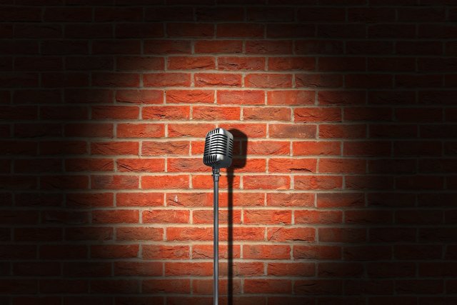 microphone-6046111_1920.jpg