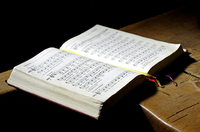 hymnal-468126_1280.jpg