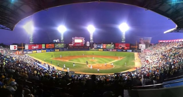 EstadioQuisqueya.jpg