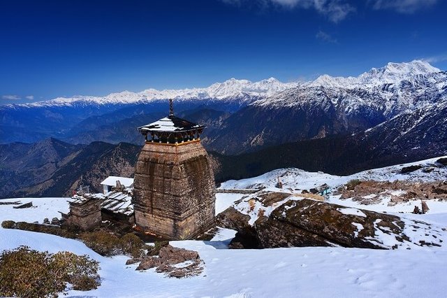 A-winter-snap-of-the-snowcapped-Himalayas-and-the-Tungnath-Temple-in-Chopta.jpg