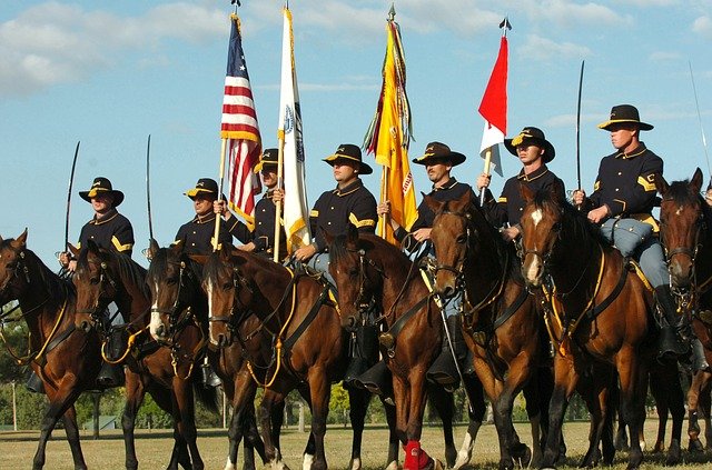 mounted-color-guard-871473_640.jpg