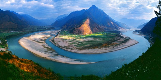 First-Bend-of-Yangtze-River.jpg