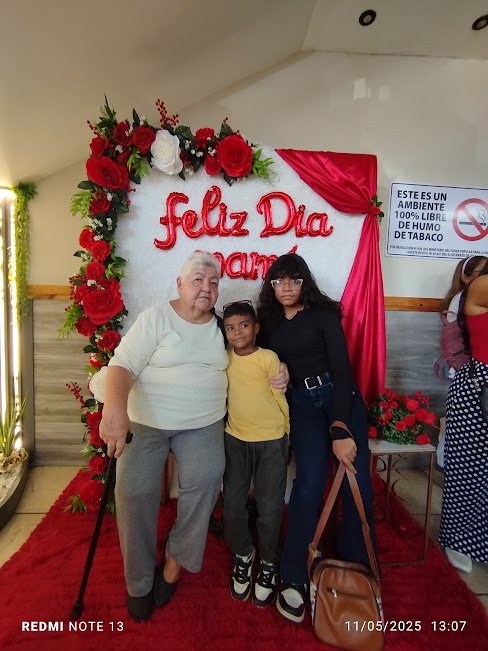 abuela y nietos.jpg