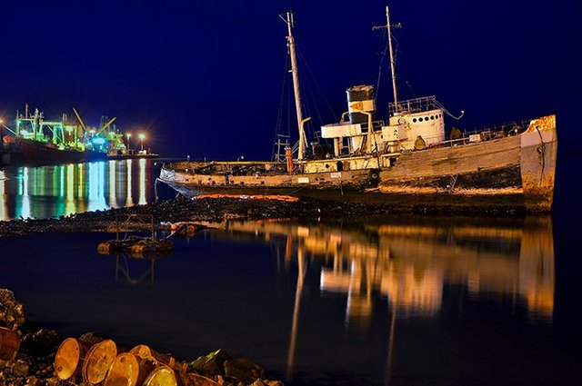 tmbzLVEn-ushuaia_boat-not-hdr3_reduced.jpg