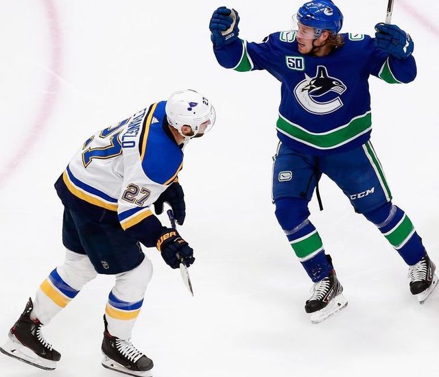 nhl-Blues-Canucks Game 5-canada.jpg