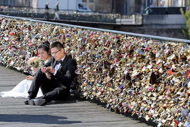 910811_2_0601-France-Love-Locks_standard.jpg