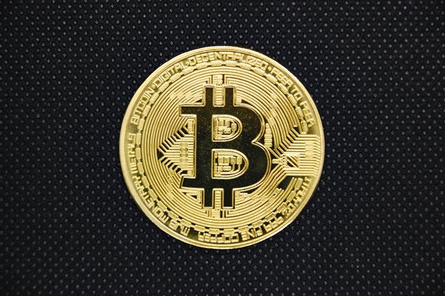 bitcoin-4912863_1280.jpg