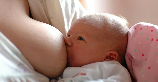800px-Breastfeeding_a_baby-1.jpg