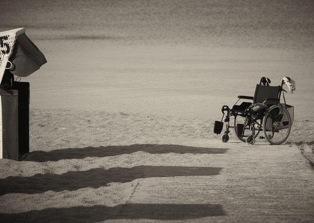 wheelchair-1327822_1280.jpg
