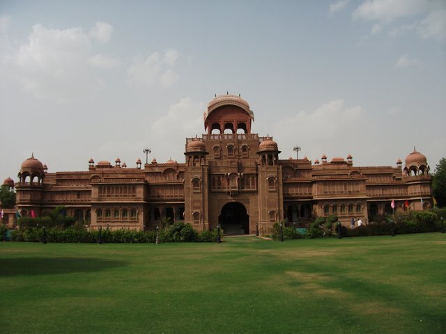 Laxmi_niwas_palace.jpg