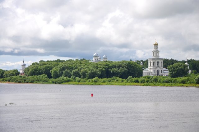 Свято-Юрьев монастырь. Вид с Рюрикова городища.JPG